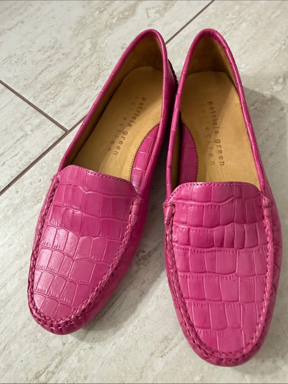 Patricia Green Hot Pink Croc-Embossed Leather Loafers ladies size 8 ..Brazil